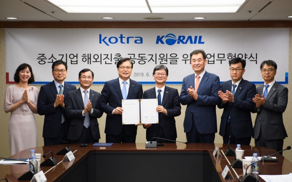 사진 오른쪽 네번째부터 손병석 코레일 사장, 권평오 코트라 사장