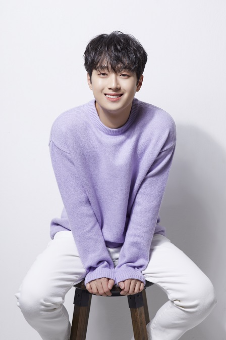 출연진 중 가수 이찬원