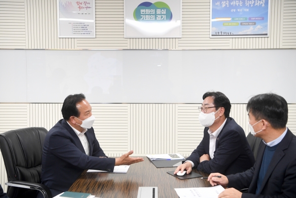 (왼쪽)이권재 오산시장, (오른쪽)정명근 화성시장