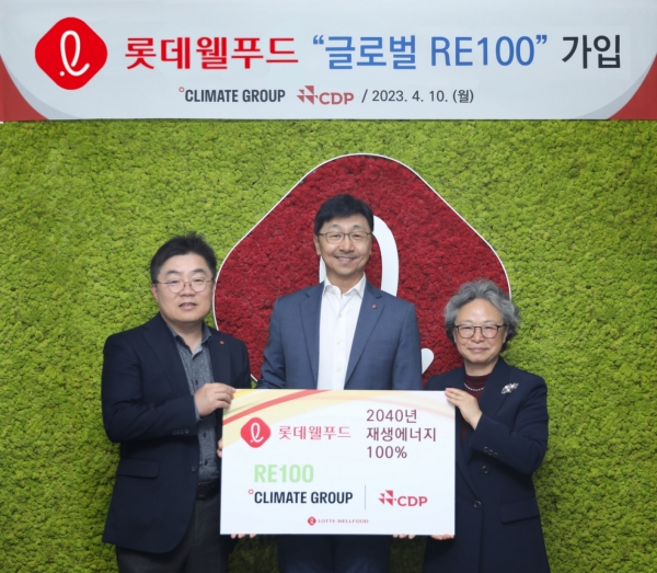 이창엽 대표이사(가운데)