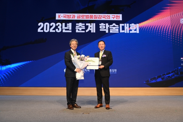 김성암 사장(사진 오른쪽)