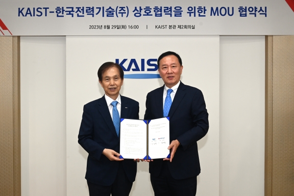 김성암 사장(사진 오른쪽)