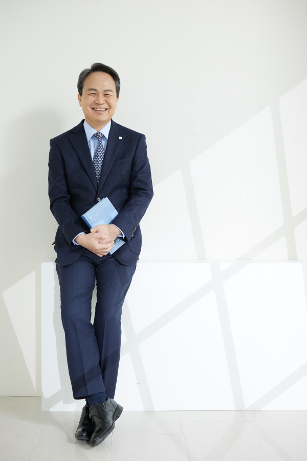 신한금융그룹 진옥동 회장
