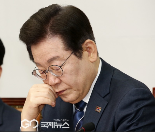 사진=대북송금사건 관련 법원 결정문을 6차례나 받지 않아 재판이 9개월째 시작되지 못하고 있다는 논란에 휩싸인 더불어민주당 이재명 대표/원명국기자