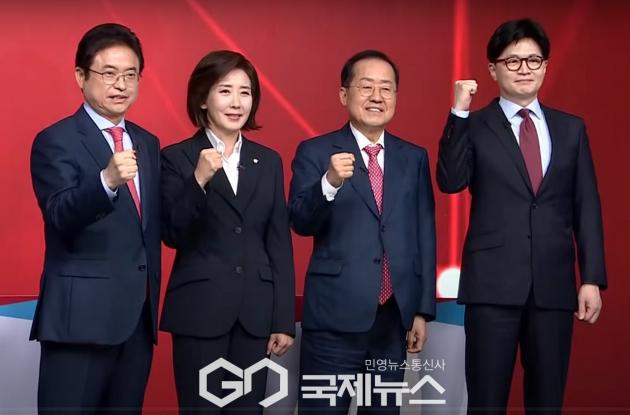 ▲이철우·나경원·홍준표·한동훈 국민의힘 대선 예비후보들이 20일 오후 서울 ASSA 아트홀에서 2차 경선 조별 토론에서 필승을 다짐하고 있다./사진=이용우 기자