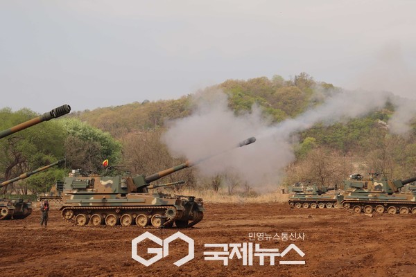 1포병여단 K9A1자주포가 포탄을 발사하고 있다.(사진제공.육군)