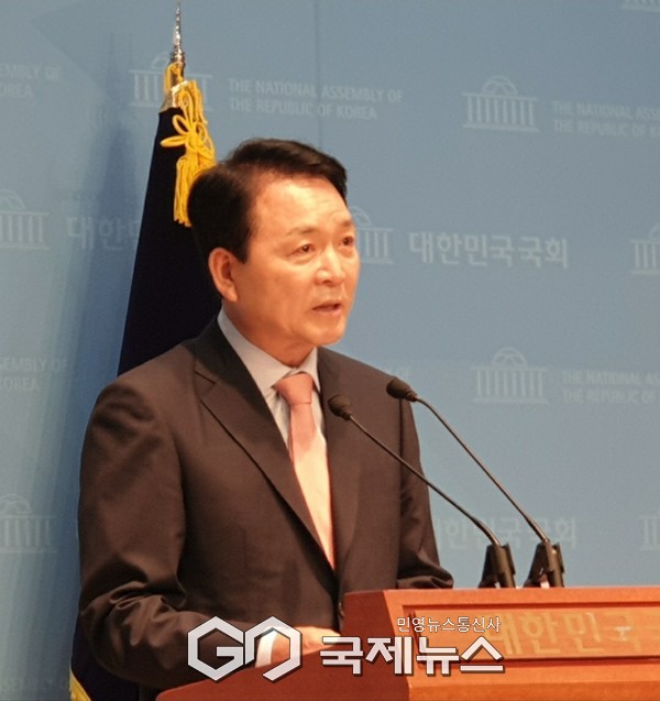 ▲성일종 국회 국방위원장은 20일 국회 소통관에서 기자회견을 통해 더불어민주당 이재명 후보의 안보관을 강력히 비판하며, 그가 국군통수권자로서 적합하지 않다고 밝혀 사진=고정화기자