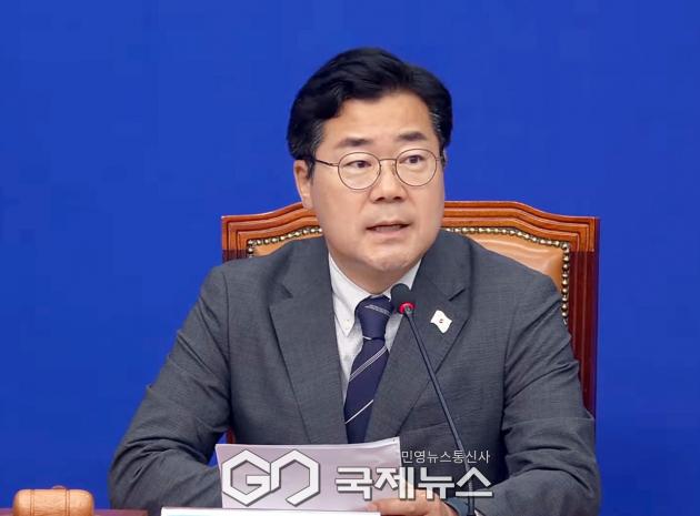 ▲박찬대 더불어민주당 대표 직무대행 겸 원내대표는 11일 오전 국회에서 최고위원회의를 주재하며 민생 추경으로 국민의 삶에 온기를 불어 넣고 국민이 민생현장에서 체감할 수 있는 정책을 마련하는 일에 총력을 기울이겠다고 밝히고 있다./사진=이용우 기자