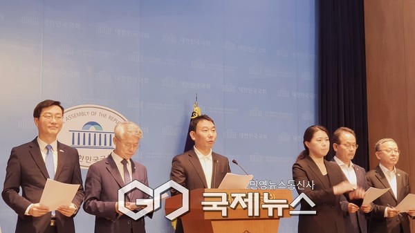 ▲더불어민주당, 11일 국회 소통관에서 기자회견을 열고 검찰청 폐지 및 공소청·중대범죄수사청·국가수사위원회 신설 법안 발표 사진=고정화 기자