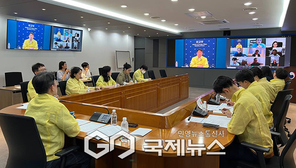윤주석 영사안전국장은 지난 15일 재외국민의 안전 확보 및 보호 대책 점검을 위해 본부와 공관간 화상 합동 상황점검회의를 진행하고 있다.(사진=외교부 제공)