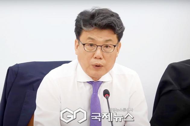▲진성준 더불어민주당 정책위의장은 17일 오전 국회에서 열린 원내대책회의 모두발언을 통해 국회 예결위원장 선출 등 원 구성에 국민의힘의 적극적인 협력을 당부하고 있다./사진=이용우 기자