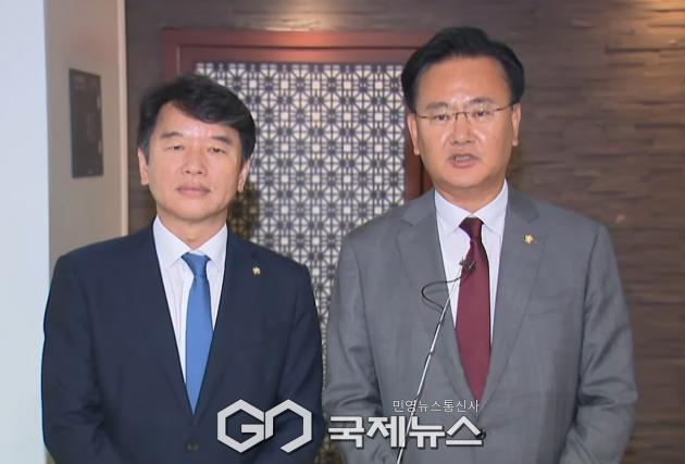 ▲문진석 더불어민주당 원내수석부대표와 유상범 국민의힘 원내수석부대표는 26일 서울 여의도에서 열린 여야 원내지도부 오찬 회동 결과를 브리핑하고 있다./사진=이용우 기자