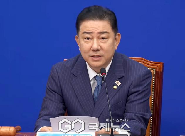 ▲김병기 더불어민주당 대표 직무대행 겸 원내대표는 30일 오전 국회에서 최고위원회의를 주재하며 주당은 내란으로 민생경제를 망친 세력이 민생경제를 회복시키려는 노력까지 방해하는 것을 더 이상 두고 보지 않겠다며 민생방해 세력과의 전면전을 선언하고 있다./사진=이용우 기자 