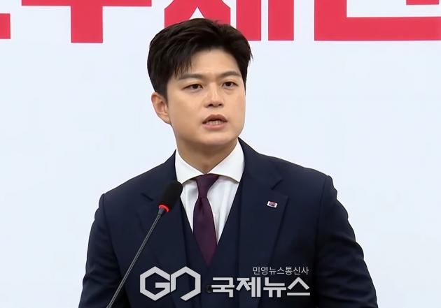 ▲김용태 국민의힘 비상대책위원장은 30일 오전 국회에서 퇴임 기자회견을 통해 보수재건의 길을 제시하고 있다./사진=이용우 기자